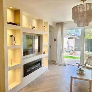 Benalmadena Beach House- Luxe House, Prime Location Near Puerto Marina&Beach Holiday home